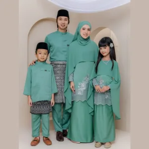 Set Family Belvana Cape In Pine Green I Kurung Moden I Set Family I Raya 2026 By Moff Collection