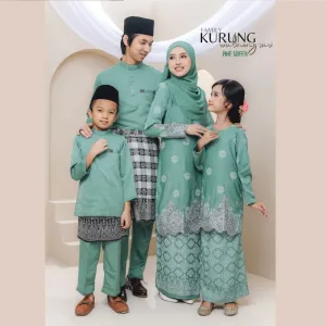 SET FAMILY WALINONG SARI | KURUNG WALINONG SARI IN PINE GREEN BY MOFF COLLECTION